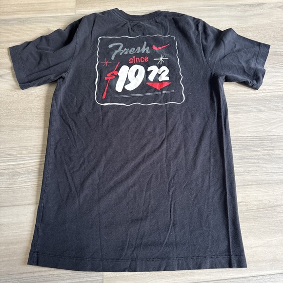 Nike Sportswear Shirt Mens Small Black Red Spellout NSW T Tee 1972‎ Front & Back - Picture 9 of 10